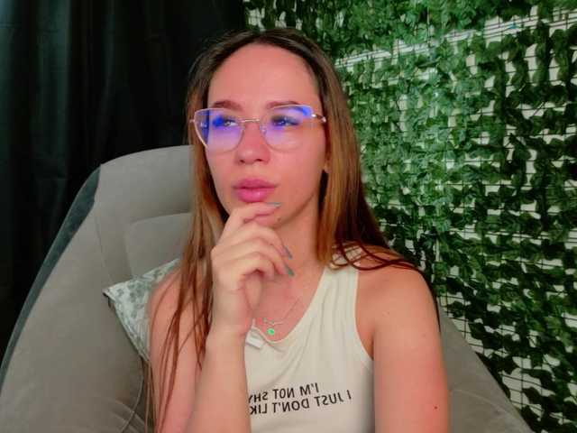 NicoleIris live cam on BongaCams