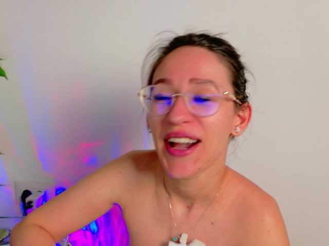 NicoleIris's BongaCams show and profile