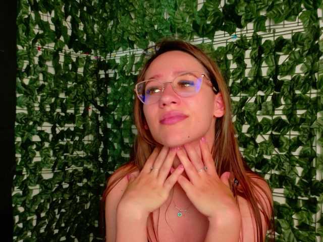 NicoleIris live cam on BongaCams