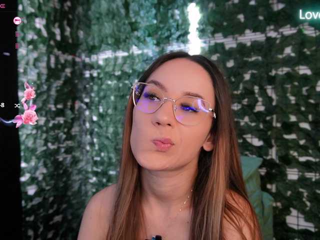 NicoleIris live cam on BongaCams