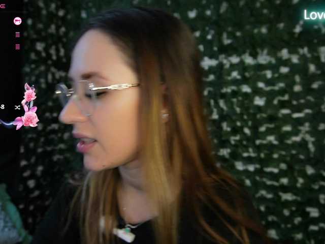 NicoleIris live cam on BongaCams