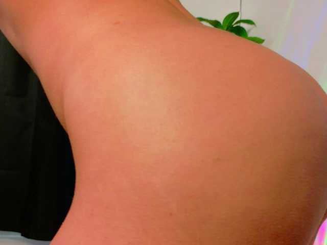 NicoleIris's BongaCams show and profile