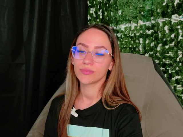NicoleIris live cam on BongaCams