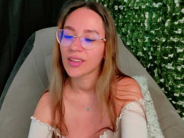 NicoleIris live cam on UnifiedCams