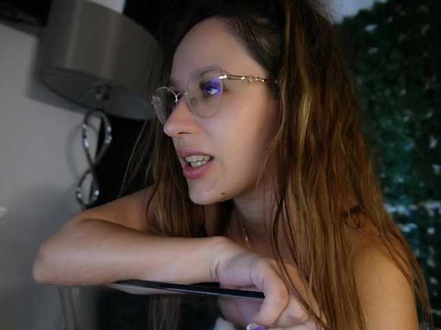 NicoleIris live cam on BongaCams