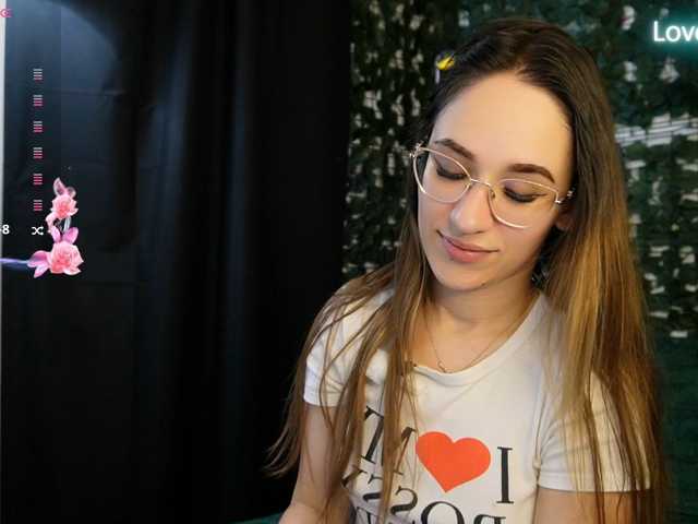 NicoleIris live cam on BongaCams