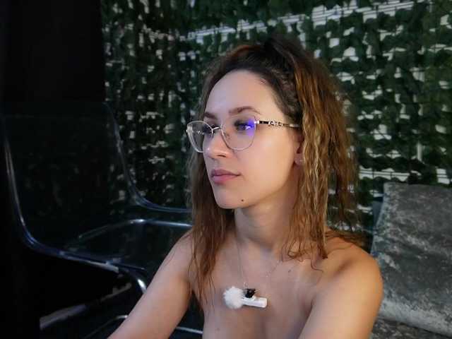 NicoleIris live cam on BongaCams