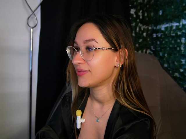 NicoleIris live cam on BongaCams