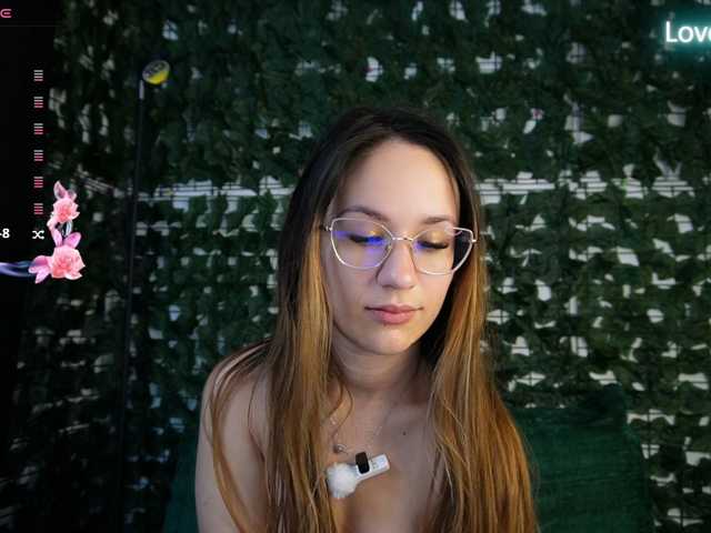 NicoleIris live cam on BongaCams