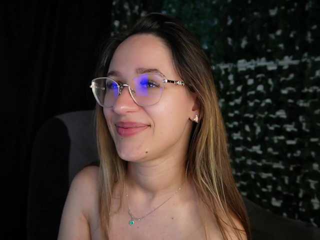 NicoleIris live cam on BongaCams