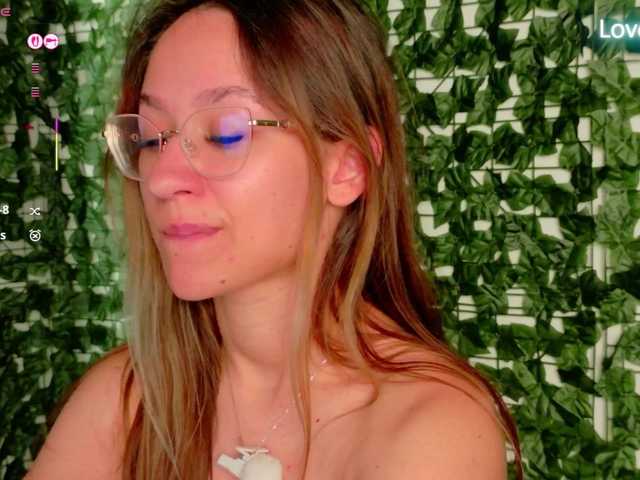 NicoleIris live cam on BongaCams