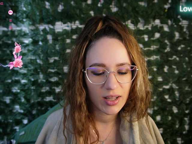 NicoleIris live cam preview