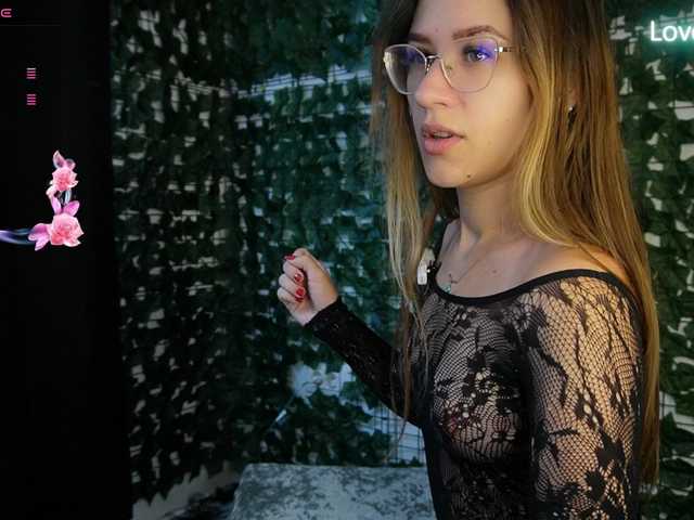 NicoleIris live cam preview