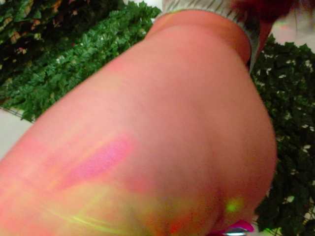 NicoleIris's BongaCams show and profile