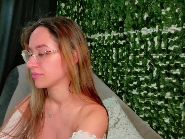 NicoleIris live cam on BongaCams