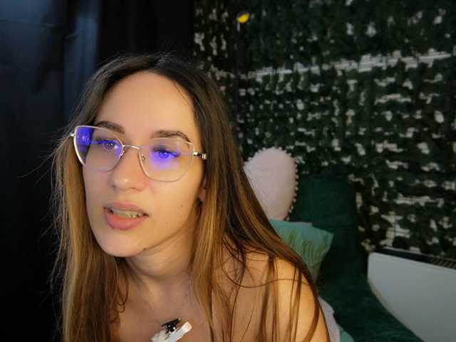 NicoleIris live cam on BongaCams
