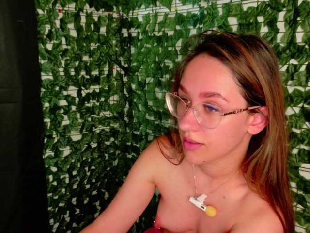 NicoleIris live cam on BongaCams