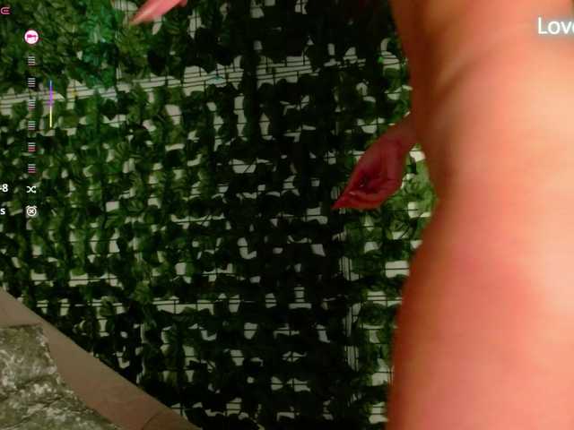 NicoleIris live cam on BongaCams