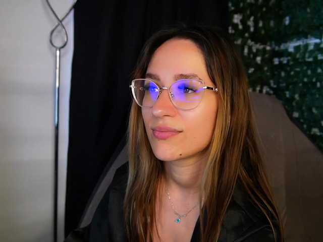 NicoleIris live cam on BongaCams