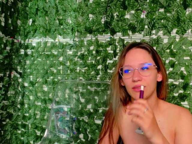 NicoleIris live cam on BongaCams