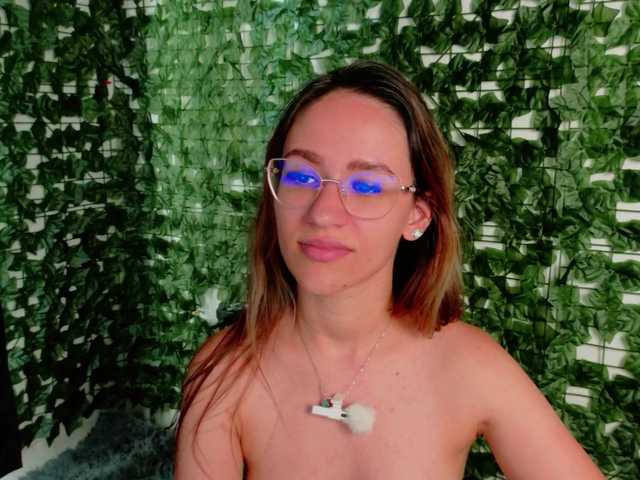 NicoleIris live cam on BongaCams