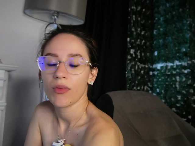 NicoleIris live cam on BongaCams