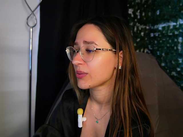 NicoleIris live cam on BongaCams