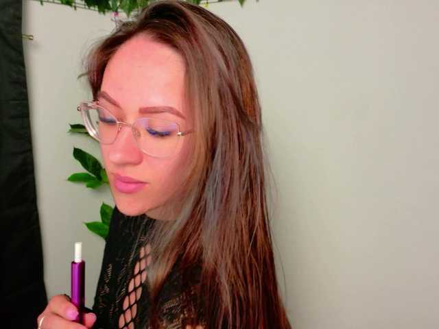 NicoleIris's BongaCams show and profile