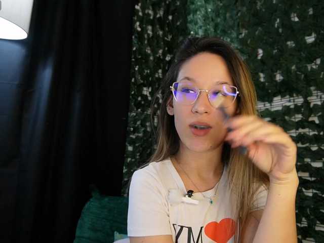 NicoleIris live cam on BongaCams