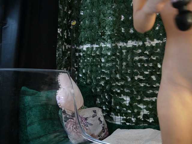 NicoleIris live cam on BongaCams