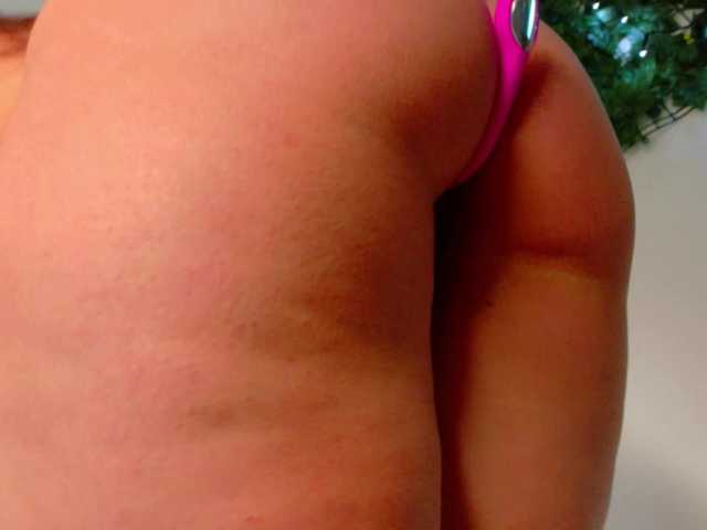 NicoleIris's BongaCams show and profile