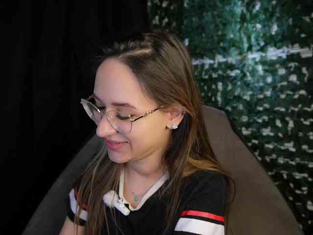 NicoleIris webcam