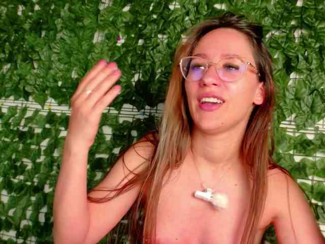 NicoleIris webcam