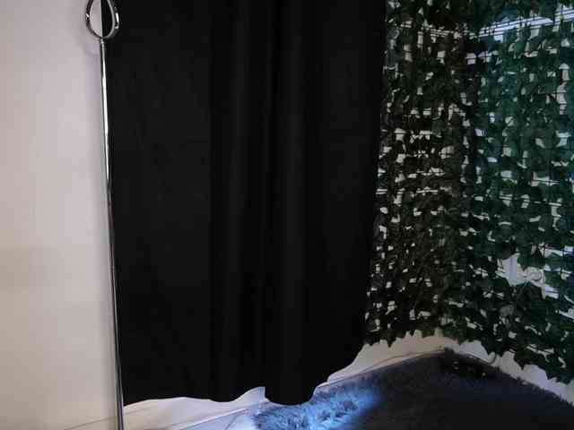 NicoleIris webcam