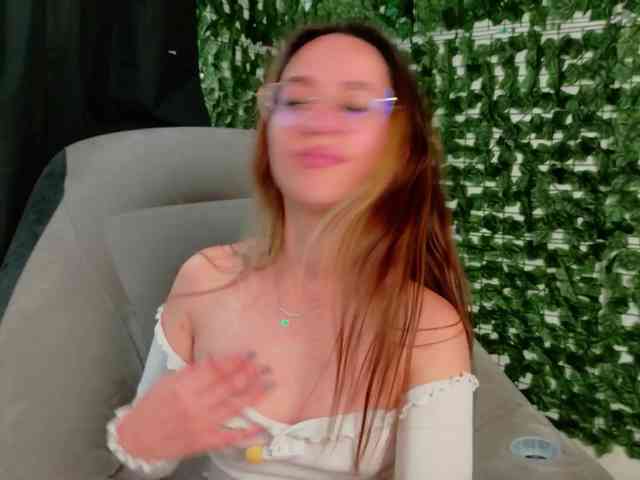 NicoleIris webcam
