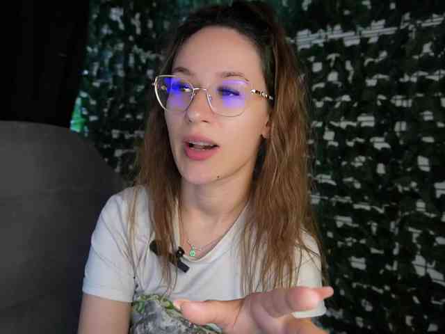NicoleIris webcam