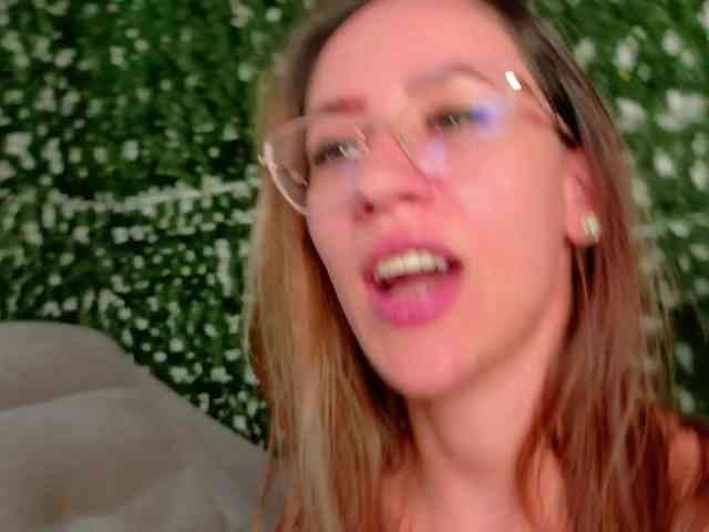 NicoleIris webcam
