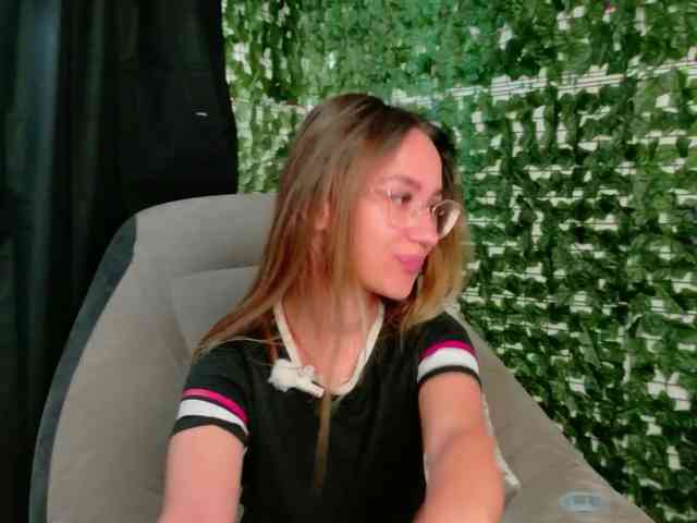 NicoleIris webcam