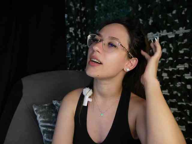 NicoleIris webcam