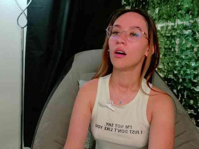 NicoleIris webcam