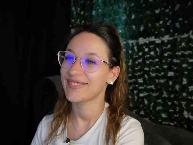 NicoleIris webcam