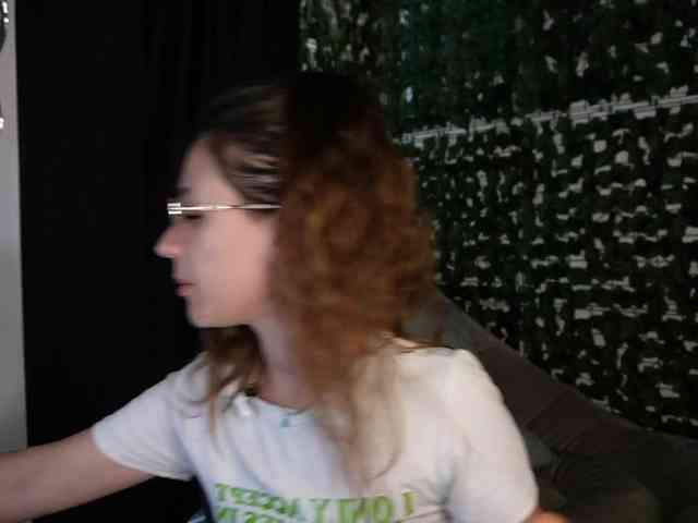 NicoleIris webcam
