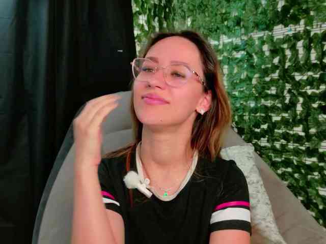 NicoleIris webcam
