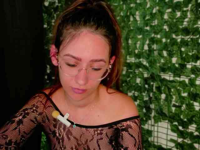 NicoleIris webcam