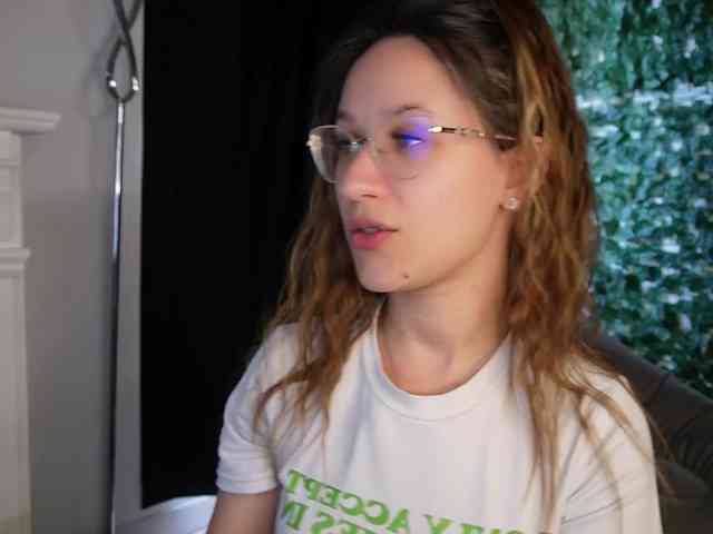 NicoleIris webcam