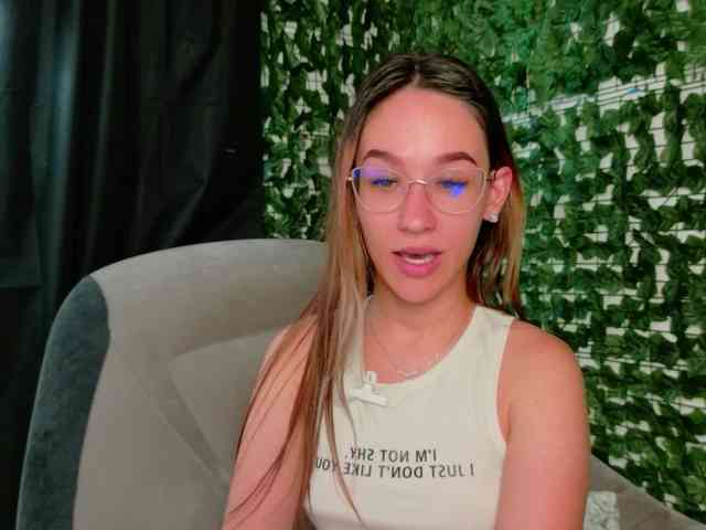 NicoleIris webcam