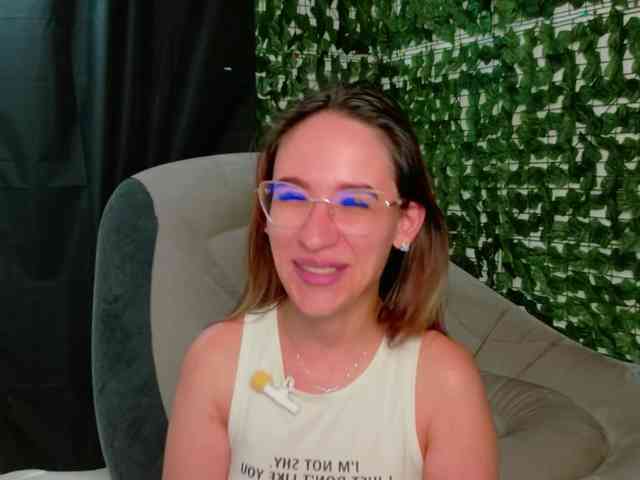 NicoleIris webcam