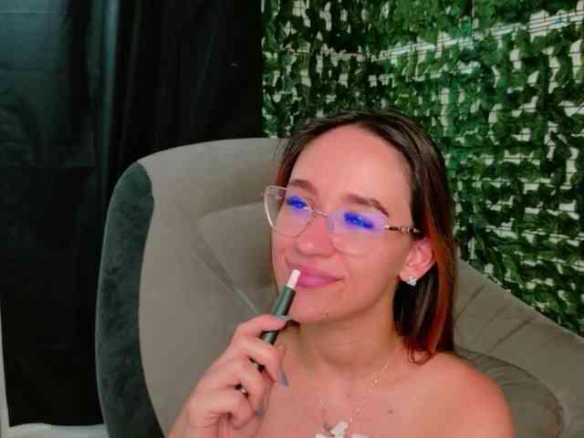 NicoleIris webcam