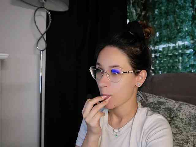 NicoleIris webcam