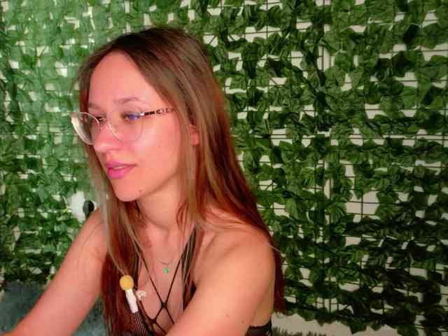 NicoleIris webcam